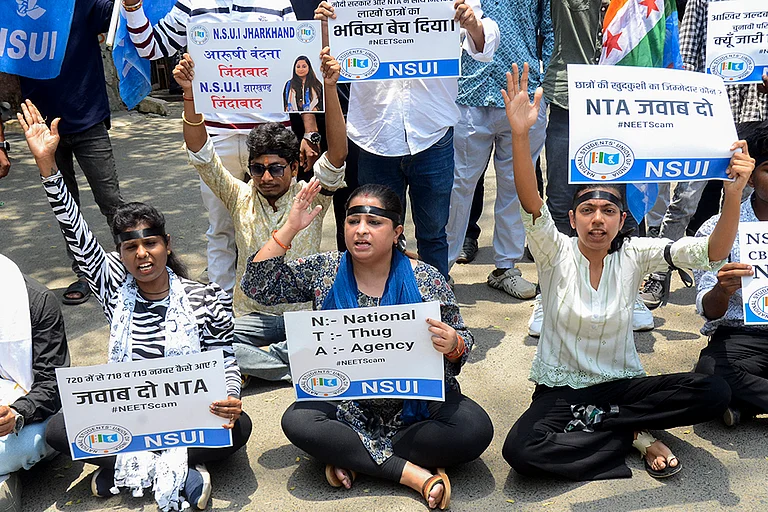 Protest over NEET 2024 results - Photo: PTI